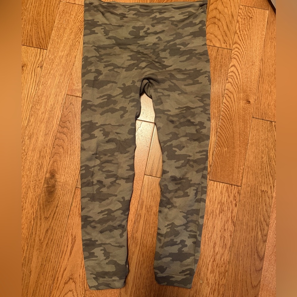 Green Camo Spanx Cropped Leggings / Shapewear - Athletic and Casual wear! Medium
